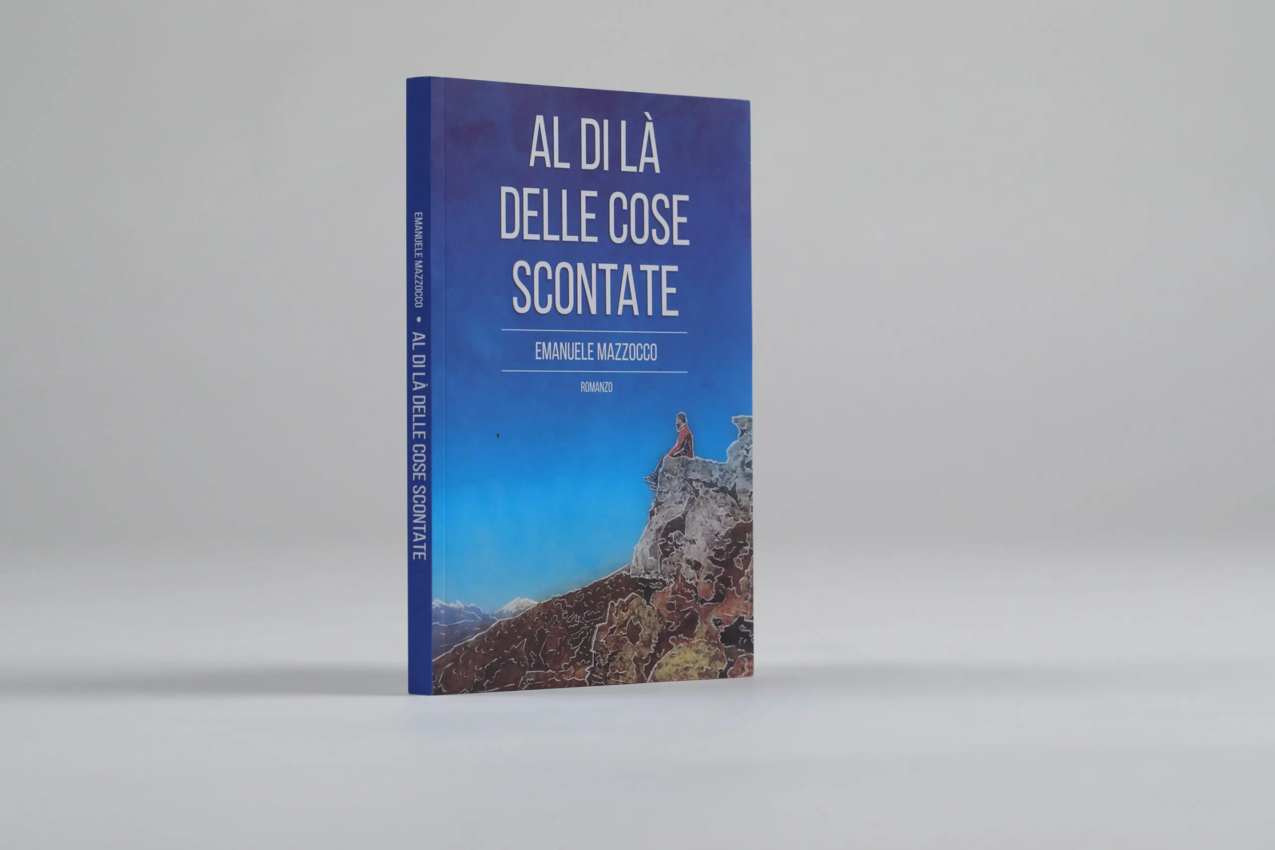 Libro copertina con alette Al di là delle cose scontate